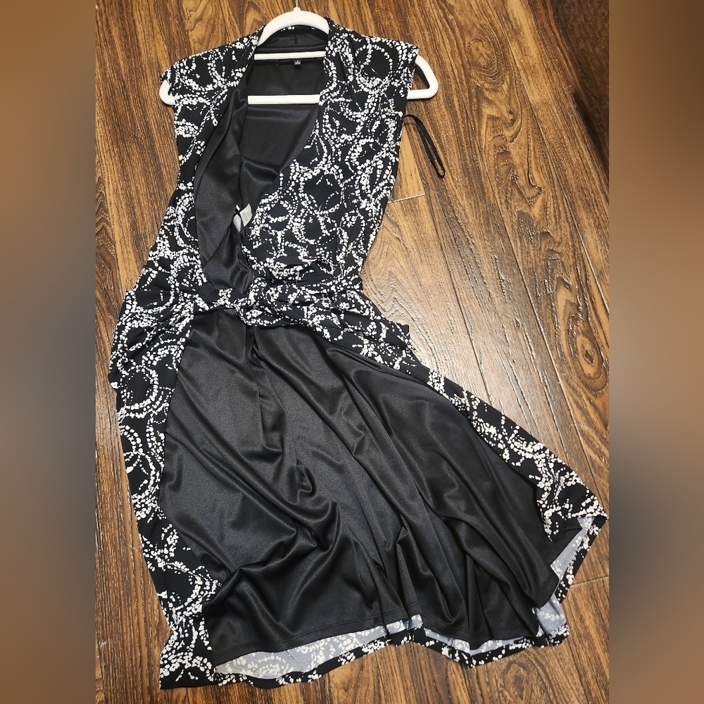 Jones New York Black & White Abstract Print Cap Sleeve Wrap Dress Size 4 - Picture 3 of 14